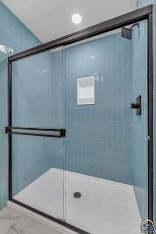 3339 NW Dawdy CT, Topeka, KS 66618