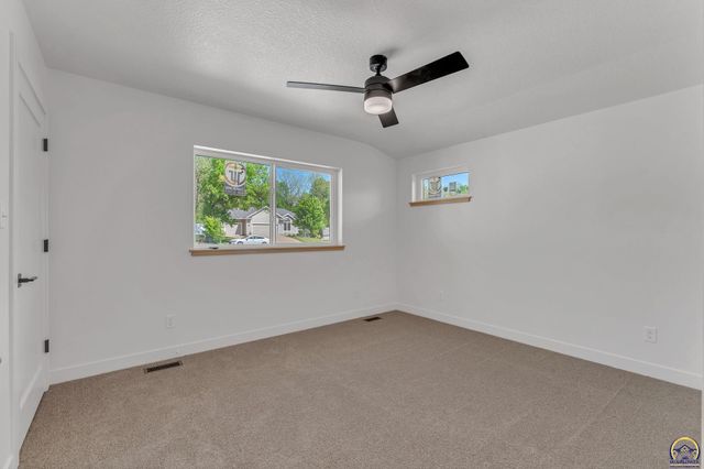 3339 NW Dawdy CT, Topeka, KS 66618