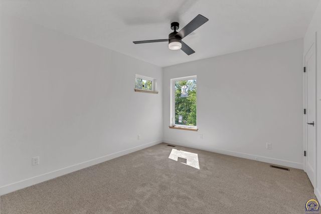 3339 NW Dawdy CT, Topeka, KS 66618