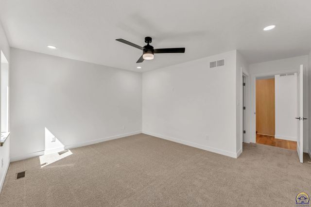 3339 NW Dawdy CT, Topeka, KS 66618