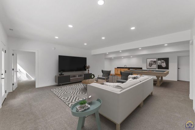 3339 NW Dawdy CT, Topeka, KS 66618