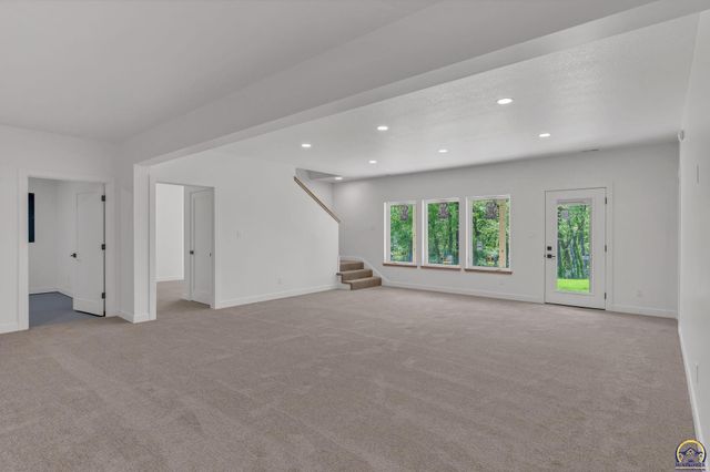 3339 NW Dawdy CT, Topeka, KS 66618