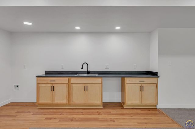 3339 NW Dawdy CT, Topeka, KS 66618