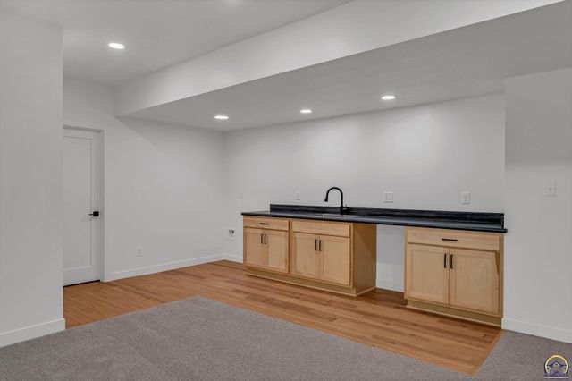 3339 NW Dawdy CT, Topeka, KS 66618