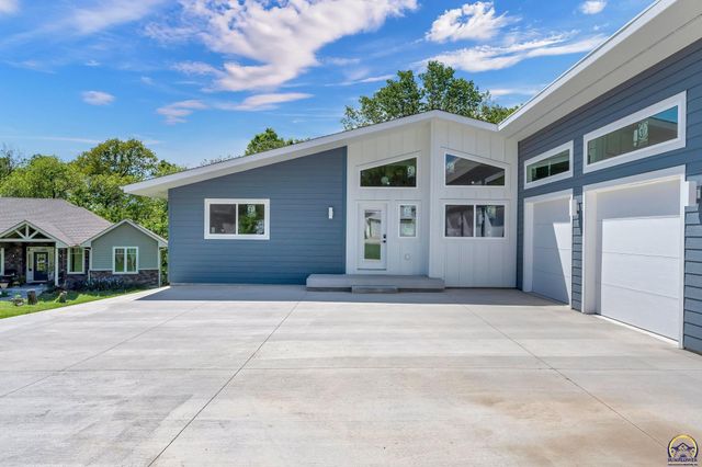 3339 NW Dawdy CT, Topeka, KS 66618