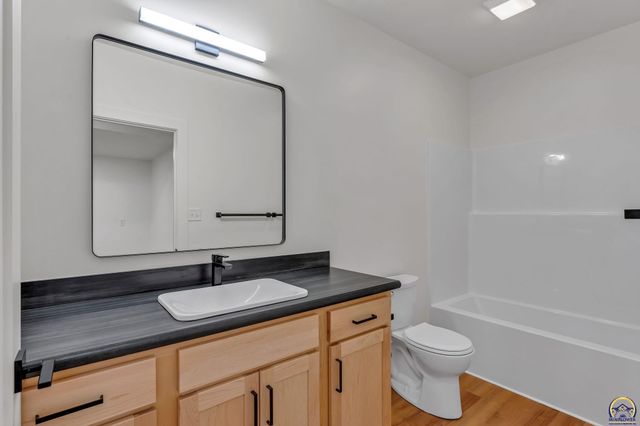 3339 NW Dawdy CT, Topeka, KS 66618