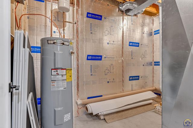 3339 NW Dawdy CT, Topeka, KS 66618