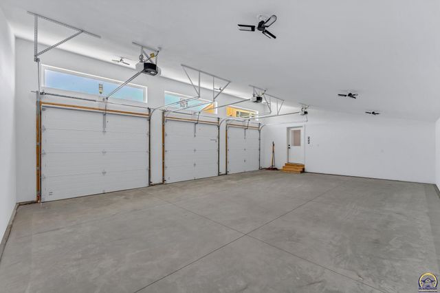 3339 NW Dawdy CT, Topeka, KS 66618