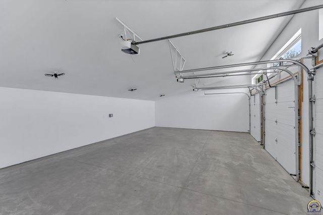 3339 NW Dawdy CT, Topeka, KS 66618