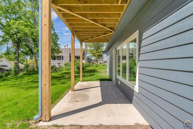 3339 NW Dawdy CT, Topeka, KS 66618