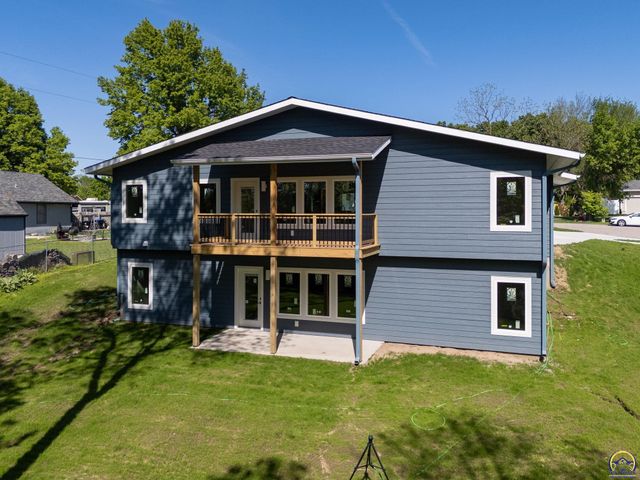 3339 NW Dawdy CT, Topeka, KS 66618