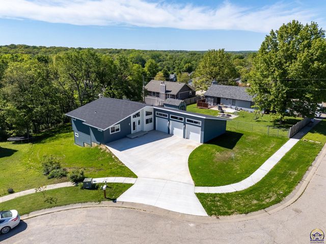 3339 NW Dawdy CT, Topeka, KS 66618