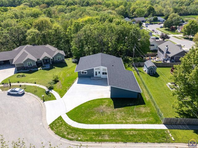 3339 NW Dawdy CT, Topeka, KS 66618