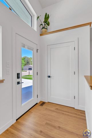 3339 NW Dawdy CT, Topeka, KS 66618