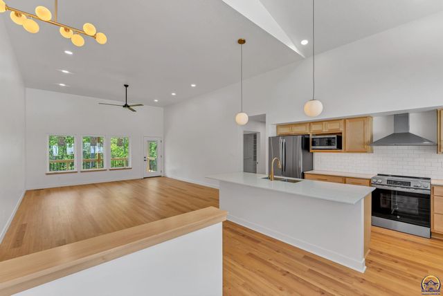 3339 NW Dawdy CT, Topeka, KS 66618