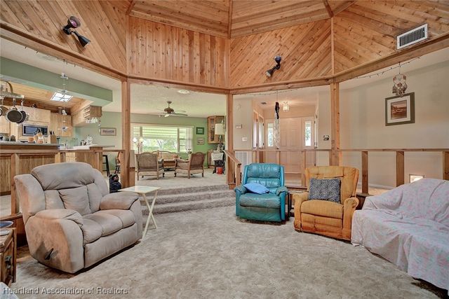 16 Gardenside Avenue, Lake Placid, FL 33852
