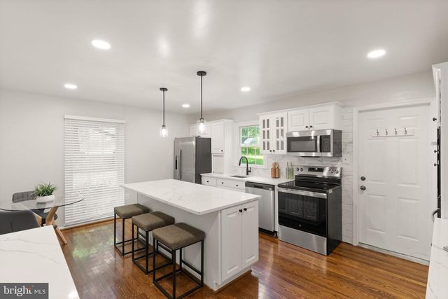 2037 DURAND DR, Reston, VA 20191