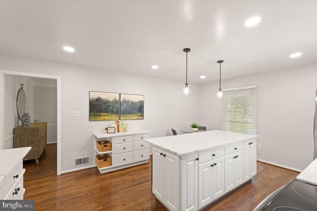 2037 DURAND DR, Reston, VA 20191