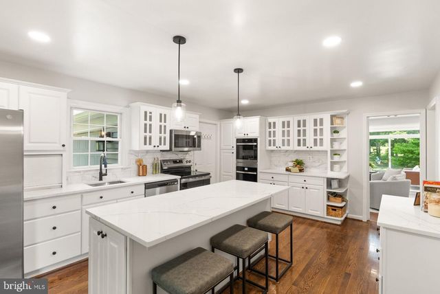 2037 DURAND DR, Reston, VA 20191