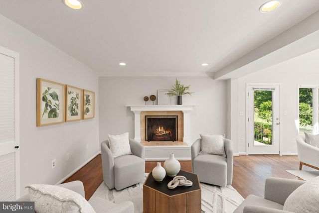 2037 DURAND DR, Reston, VA 20191