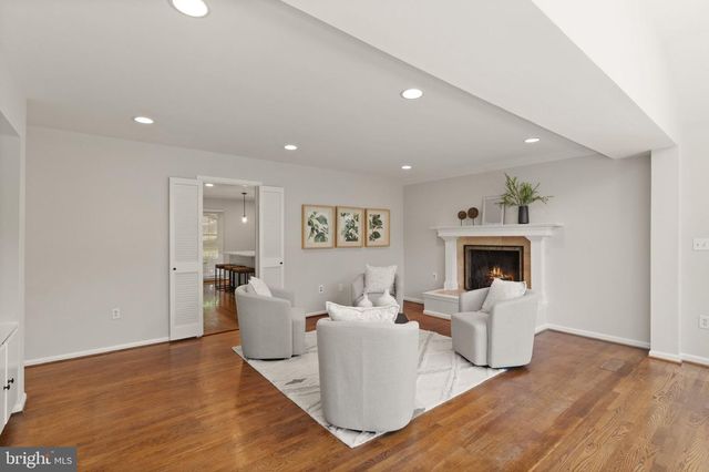 2037 DURAND DR, Reston, VA 20191