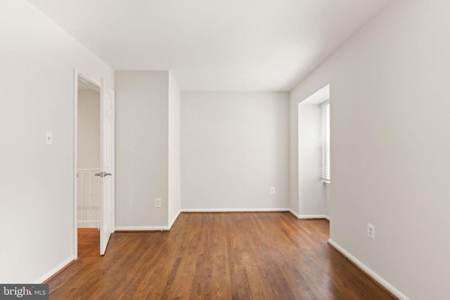 2037 DURAND DR, Reston, VA 20191