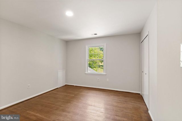 2037 DURAND DR, Reston, VA 20191