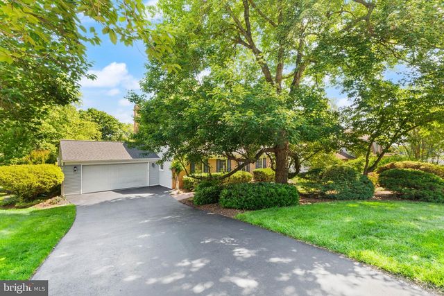 2037 DURAND DR, Reston, VA 20191