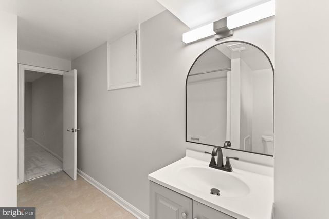 2037 DURAND DR, Reston, VA 20191
