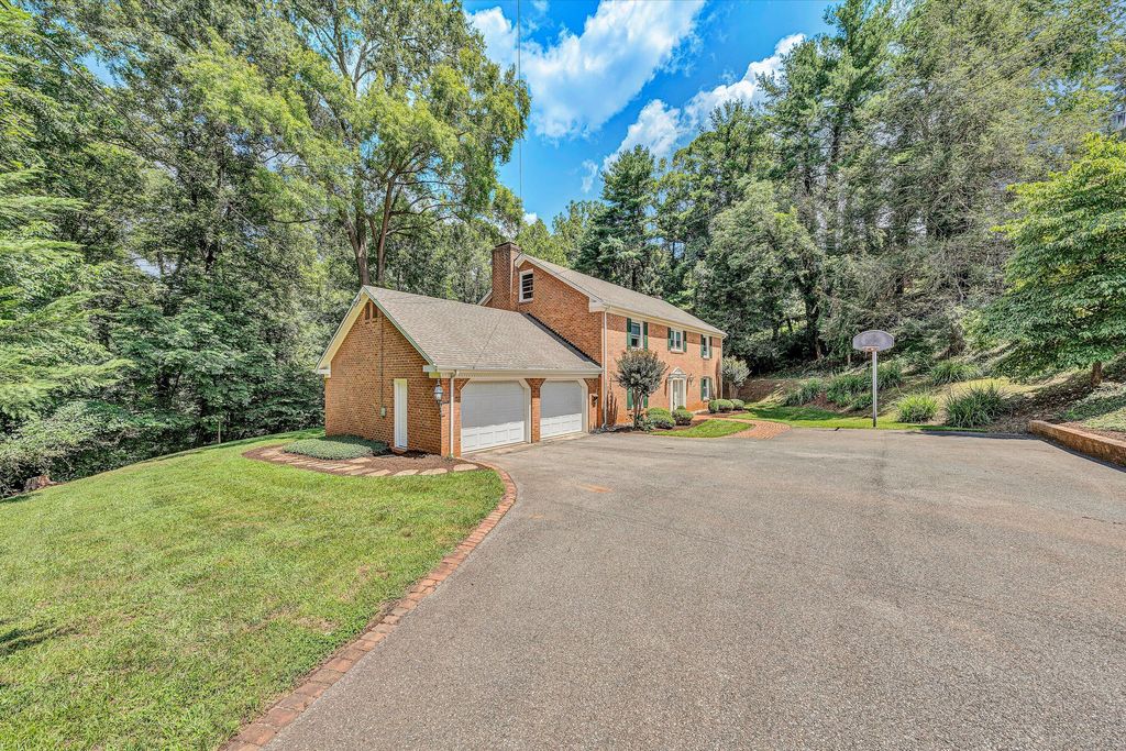 280 HILLCREST DR, Rocky Mount, VA 24151