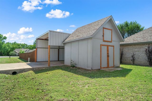 500 Green Meadow Drive, Boyd, TX 76023