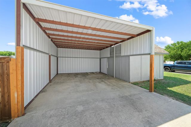 500 Green Meadow Drive, Boyd, TX 76023
