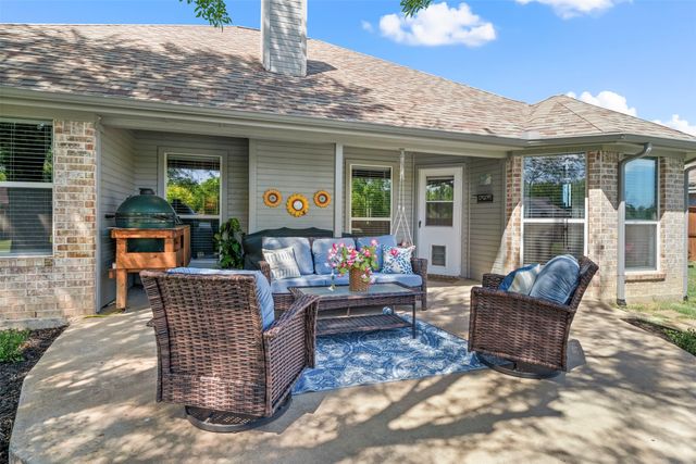 500 Green Meadow Drive, Boyd, TX 76023