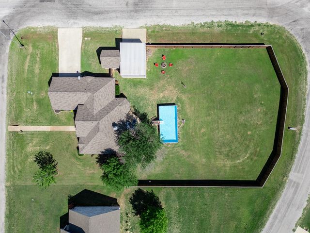 500 Green Meadow Drive, Boyd, TX 76023