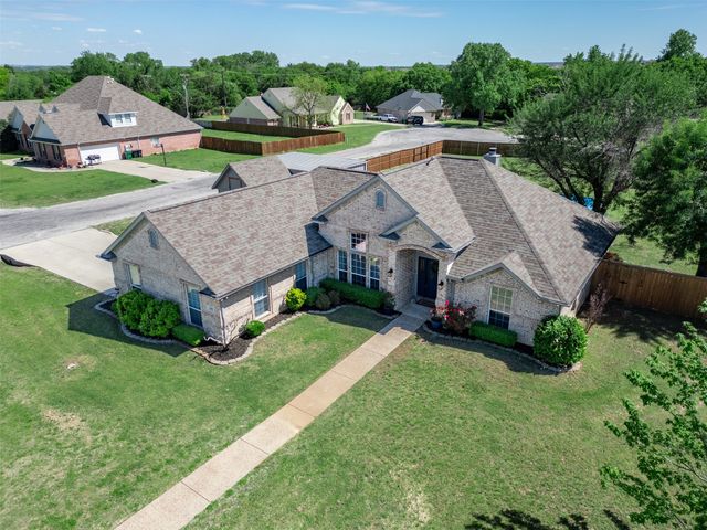 500 Green Meadow Drive, Boyd, TX 76023