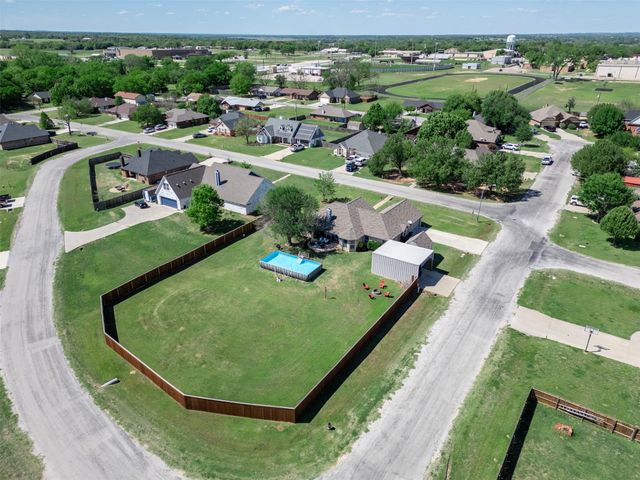 500 Green Meadow Drive, Boyd, TX 76023