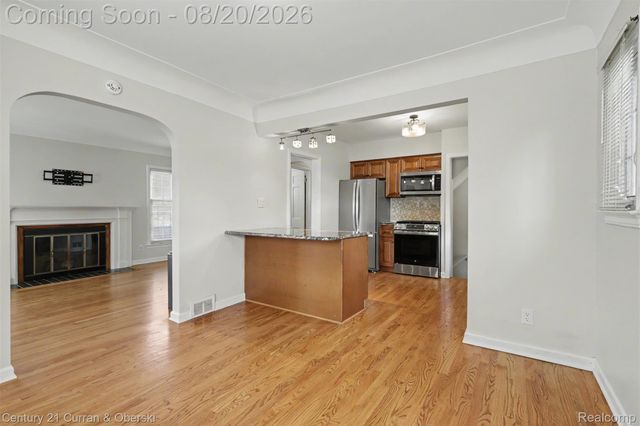 2100 Lancaster Street, Grosse Pointe Woods, MI 48236