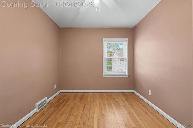 2100 Lancaster Street, Grosse Pointe Woods, MI 48236