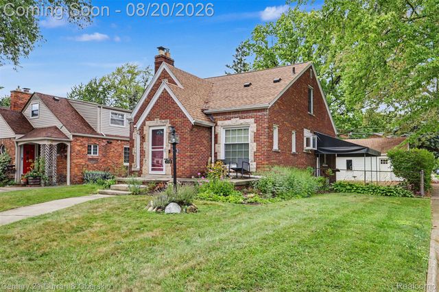 2100 Lancaster Street, Grosse Pointe Woods, MI 48236