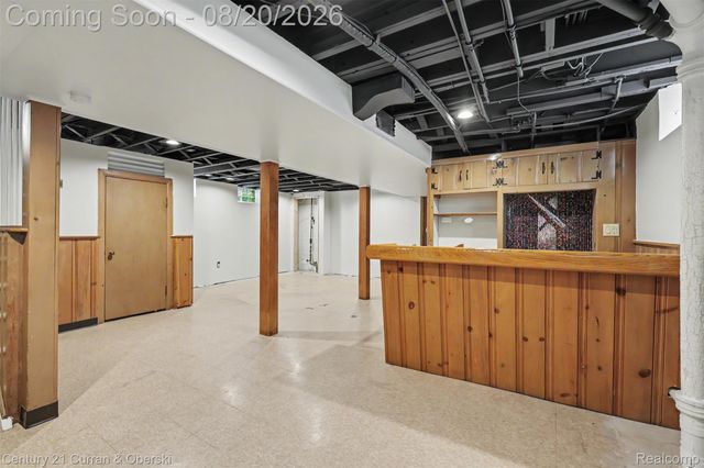 2100 Lancaster Street, Grosse Pointe Woods, MI 48236