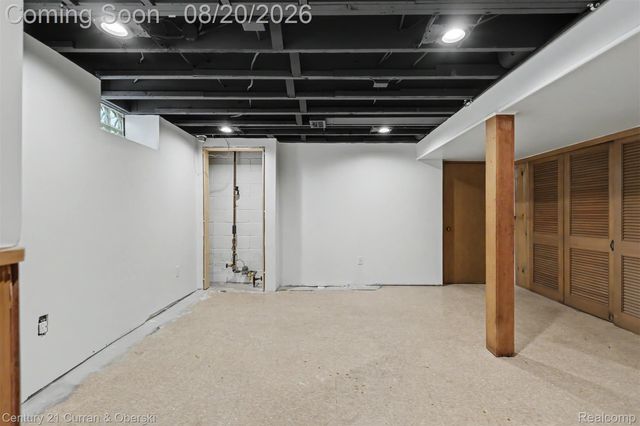 2100 Lancaster Street, Grosse Pointe Woods, MI 48236