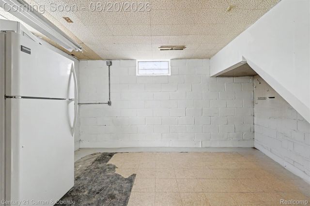 2100 Lancaster Street, Grosse Pointe Woods, MI 48236
