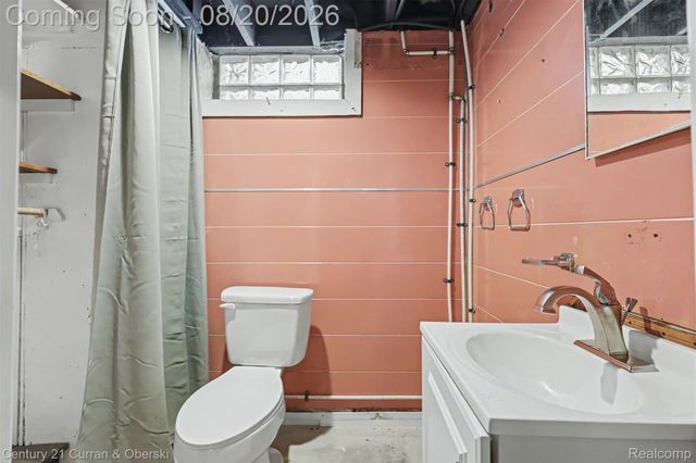 2100 Lancaster Street, Grosse Pointe Woods, MI 48236