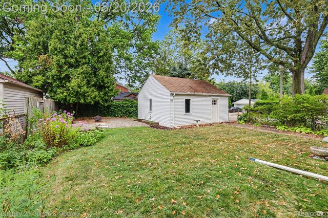 2100 Lancaster Street, Grosse Pointe Woods, MI 48236