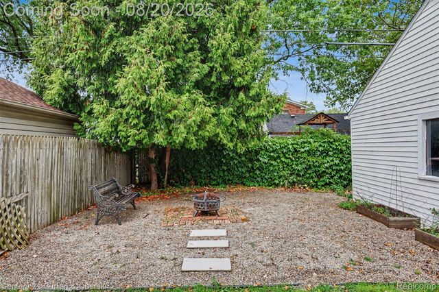 2100 Lancaster Street, Grosse Pointe Woods, MI 48236