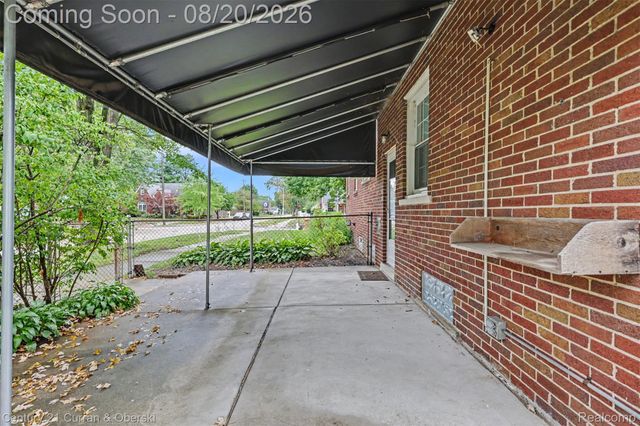 2100 Lancaster Street, Grosse Pointe Woods, MI 48236