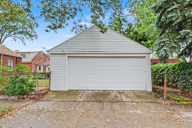 2100 Lancaster Street, Grosse Pointe Woods, MI 48236