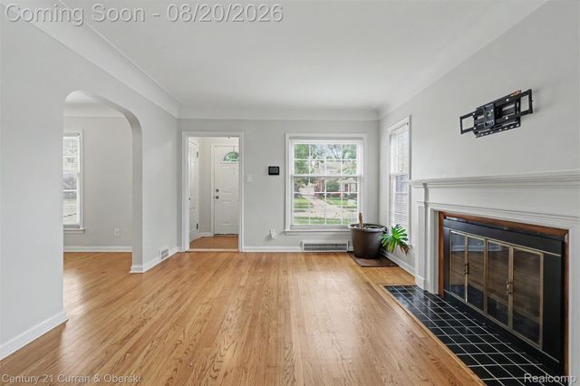 2100 Lancaster Street, Grosse Pointe Woods, MI 48236