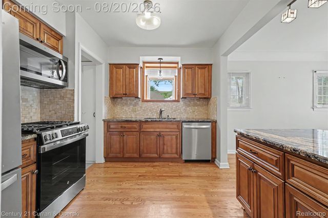 2100 Lancaster Street, Grosse Pointe Woods, MI 48236