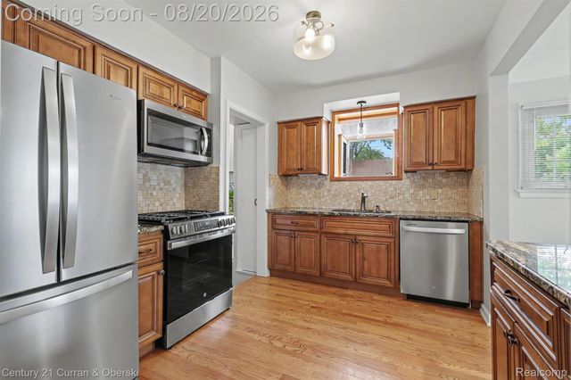2100 Lancaster Street, Grosse Pointe Woods, MI 48236